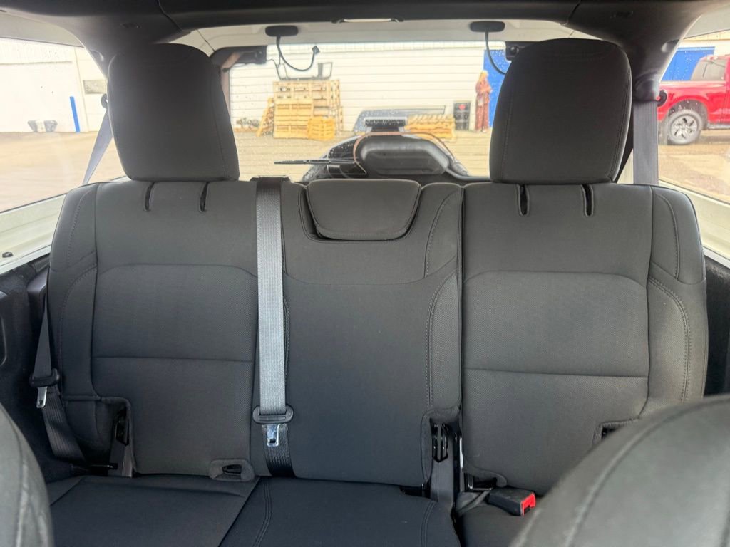 Used 2021 Jeep Wrangler Unlimited Sahara AWD/4WD image 32