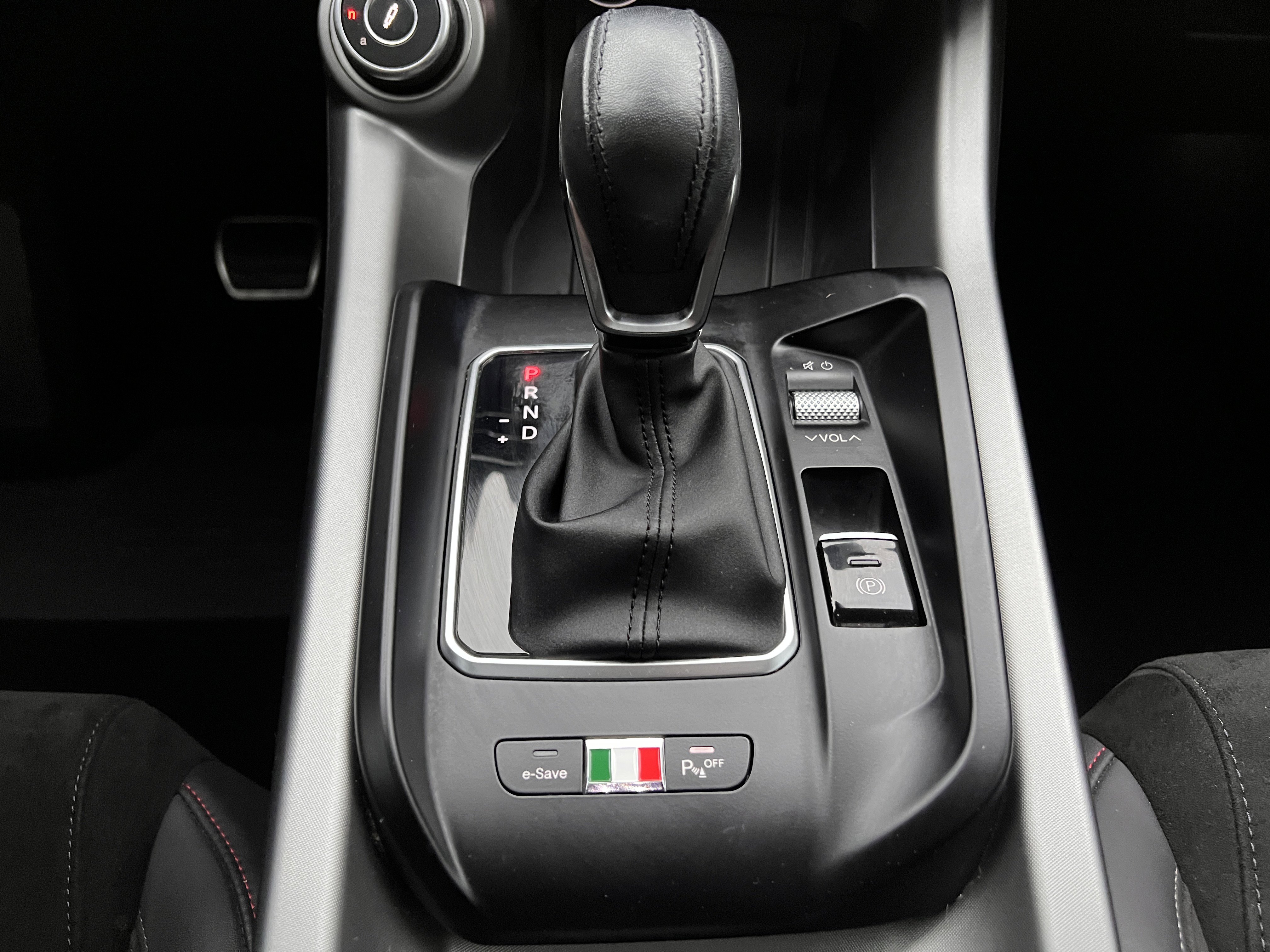 Certified 2024 Alfa Romeo Tonale Veloce image 21