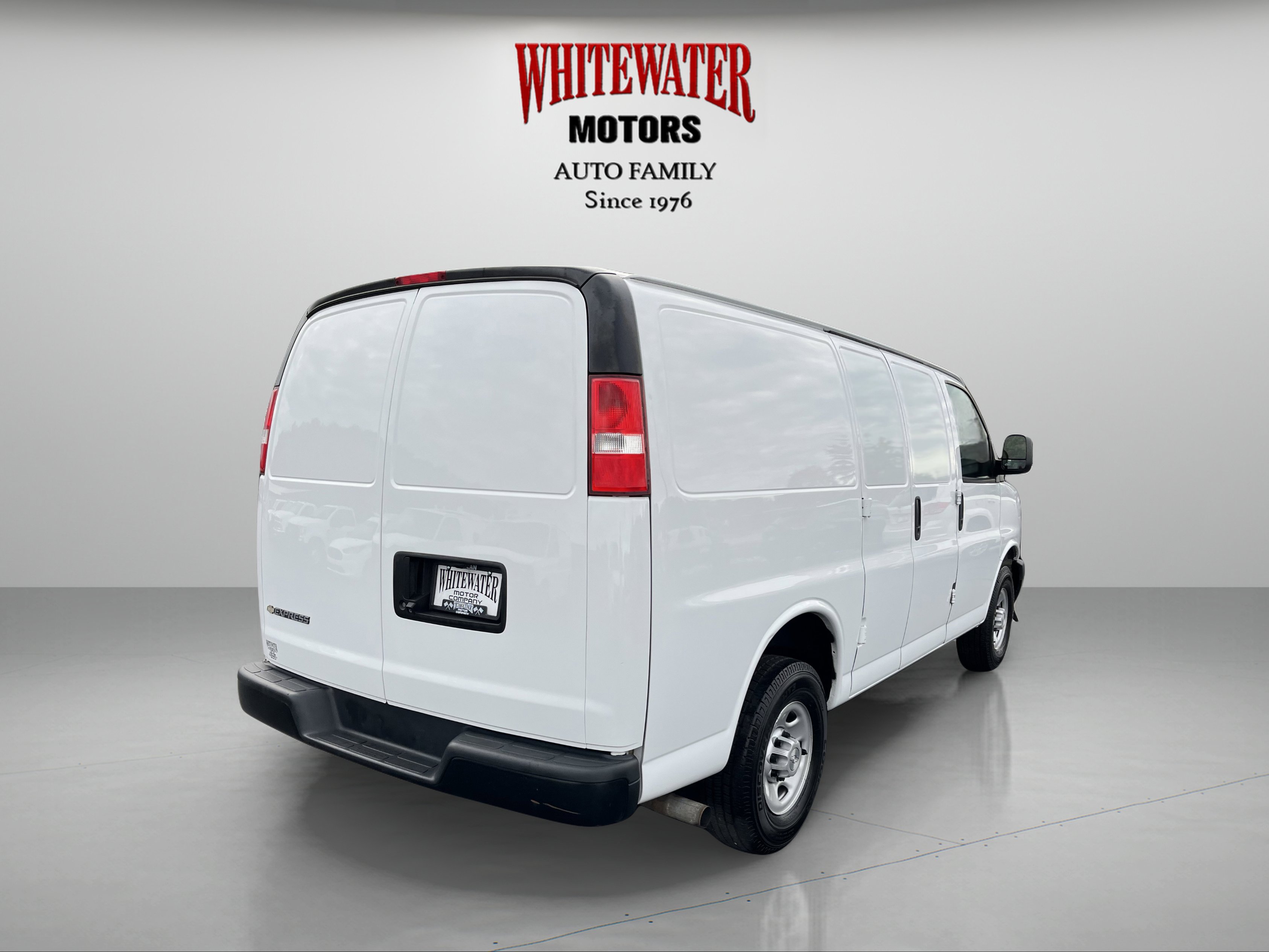 Used 2019 Chevrolet Express 2500 w/ Driver Convenience Package image 5