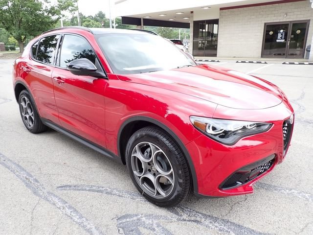 New 2025 Alfa Romeo Stelvio Sprint AWD/4WD image 9