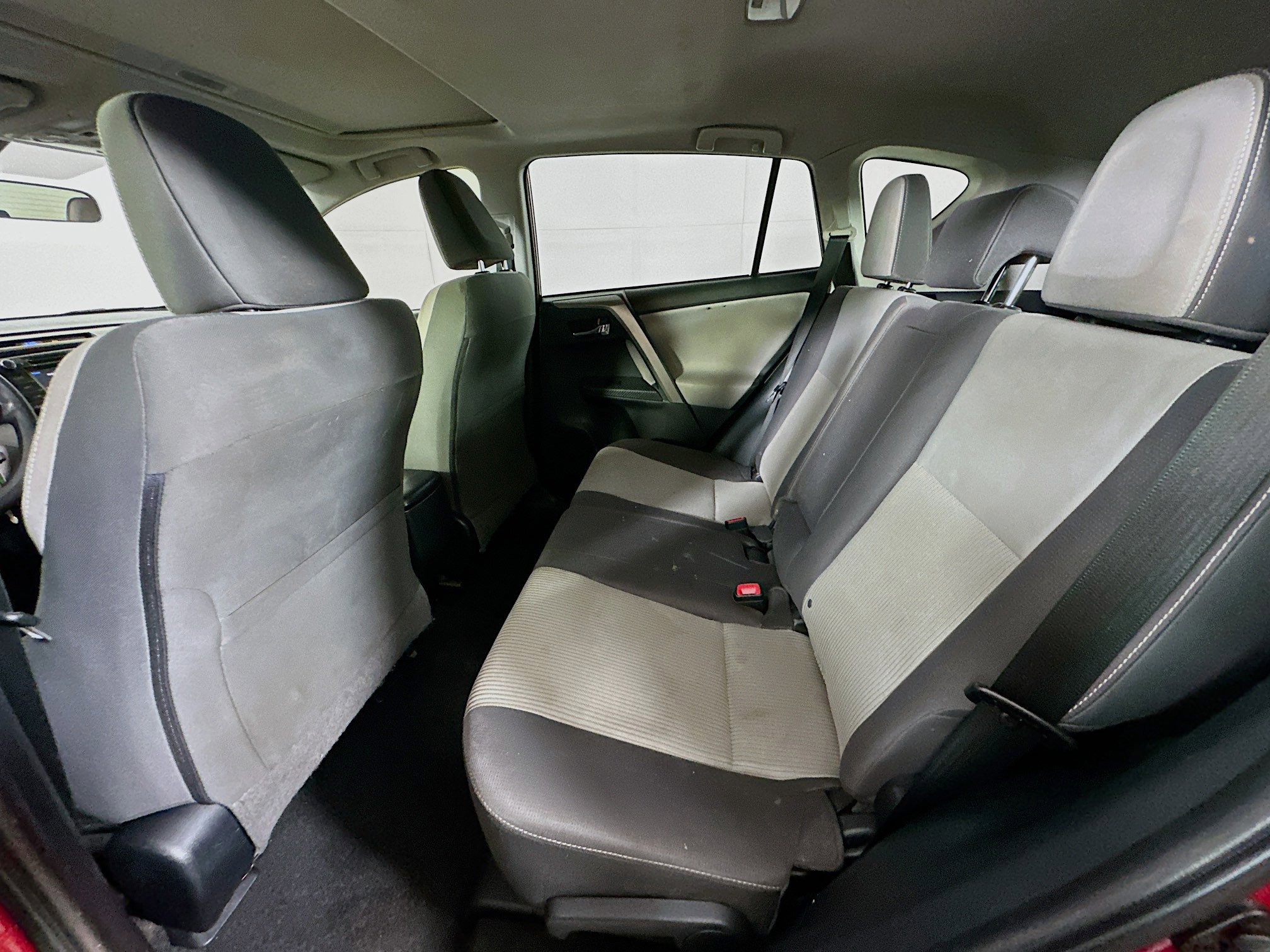 Used 2015 Toyota RAV4 XLE FWD image 26