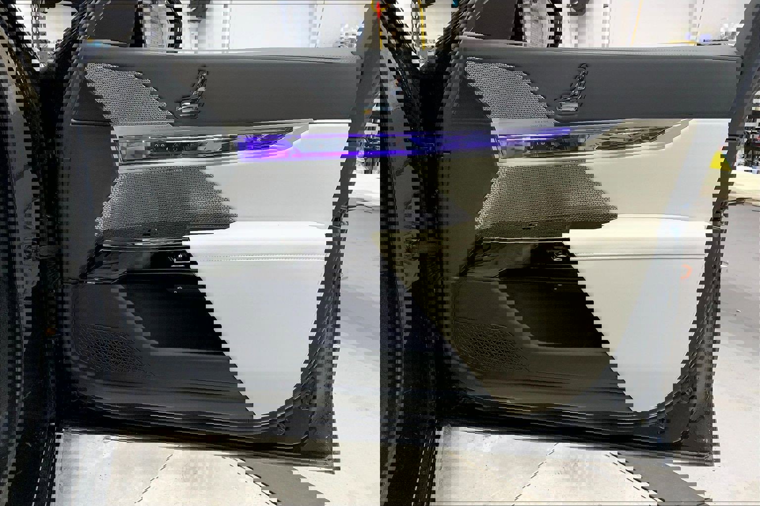 Certified 2024 BMW 750e xDrive w/ Executive Package AWD/4WD image 29