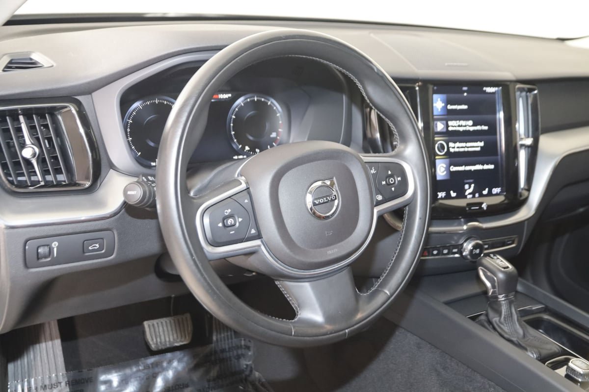 Used 2019 Volvo XC60 T5 Momentum w/ Multimedia Package image 6