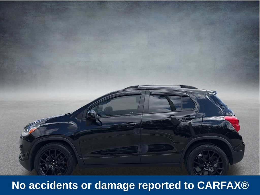 Used 2022 Chevrolet Trax LT w/ Midnight Edition image 2
