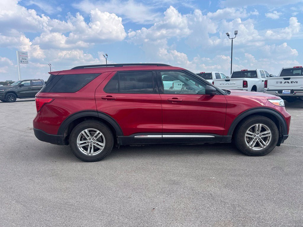 Used 2021 Ford Explorer XLT RWD image 6