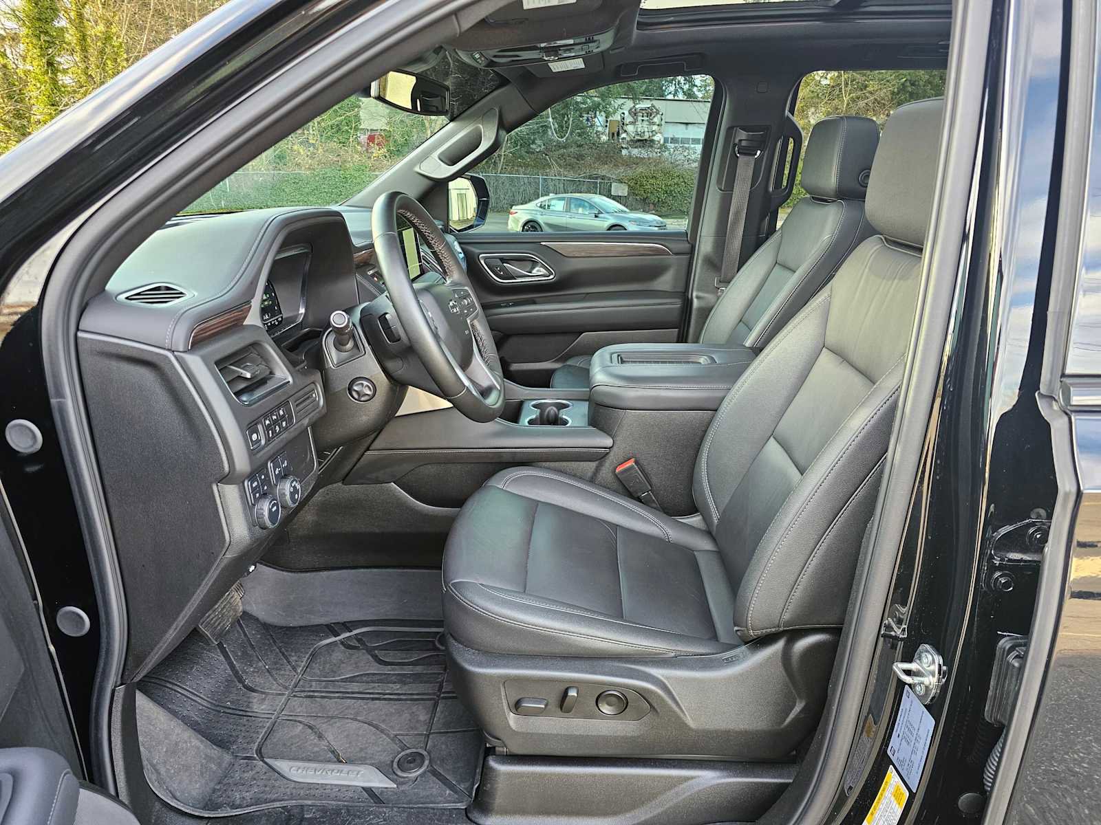 Used 2024 Chevrolet Tahoe Z71 w/ Luxury Package image 22