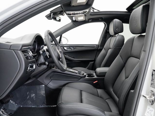 Certified 2025 Porsche Macan image 8
