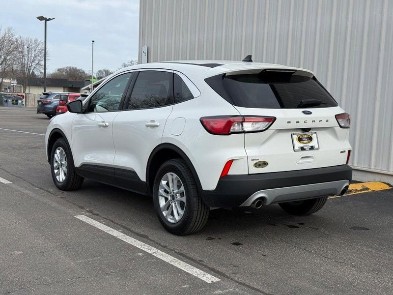 Certified 2022 Ford Escape SE w/ Cold Weather Package image 3