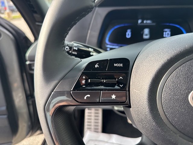 Certified 2025 Hyundai Elantra Sport image 29