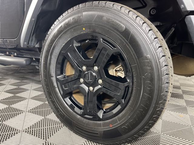 Used 2020 Jeep Wrangler Sport image 15