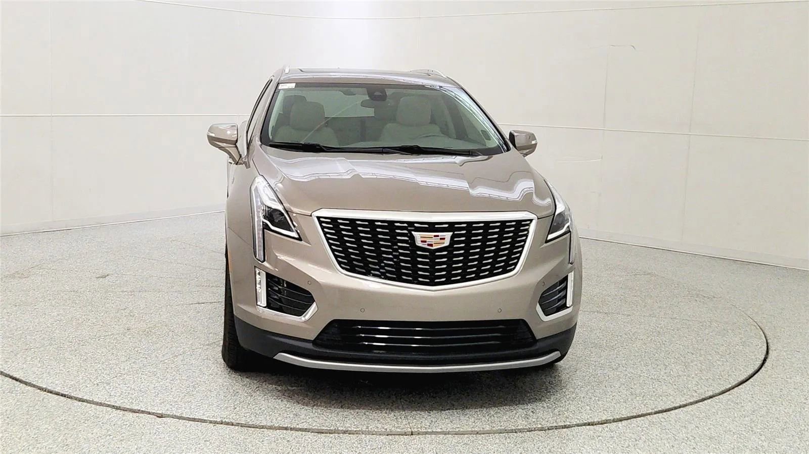 Used 2023 Cadillac XT5 Premium Luxury image 2