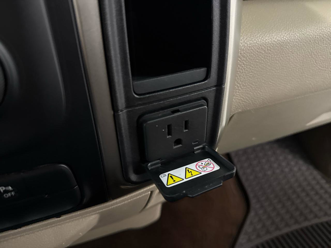 Used 2013 RAM 1500 Classic SLT w/ Protection Group image 23