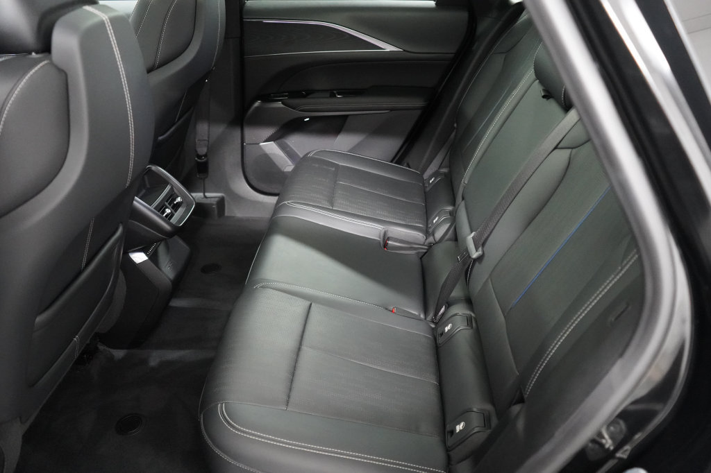 Used 2024 Cadillac Lyriq Luxury AWD/4WD image 28