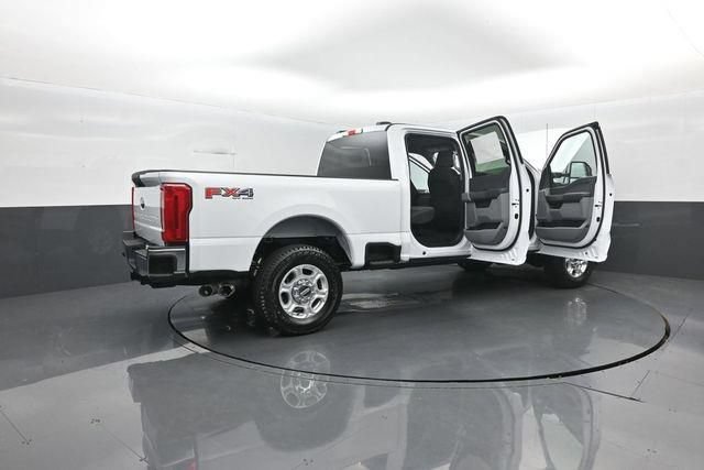 New 2026 Ford F250 XLT w/ FX4 Off-Road Package AWD/4WD image 23