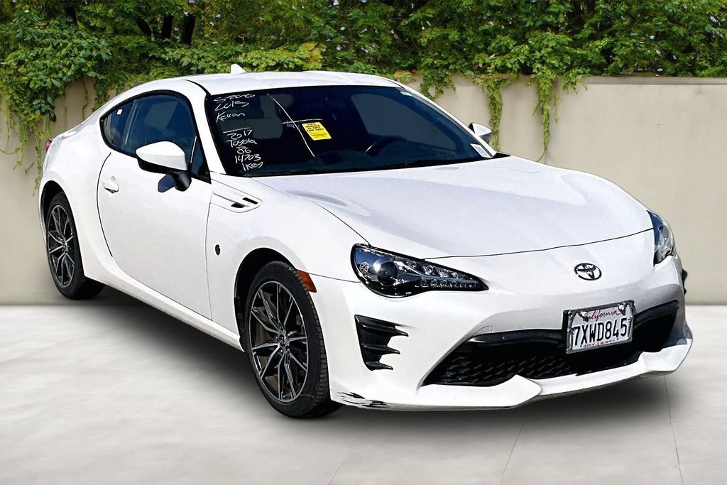 Used 2017 Toyota 86 RWD image 1