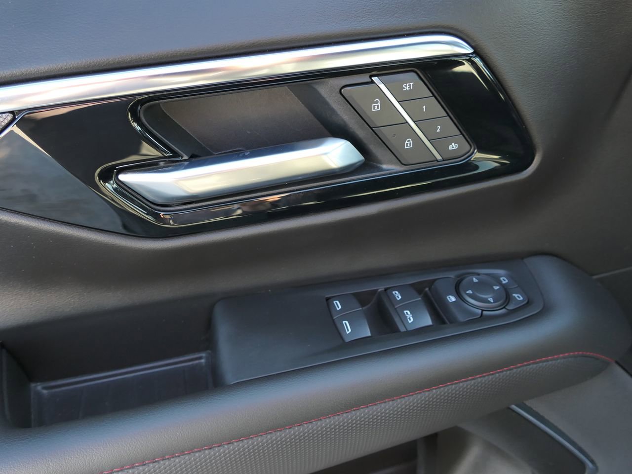 Used 2025 Chevrolet Suburban RST w/ Sun And Tow Package image 14