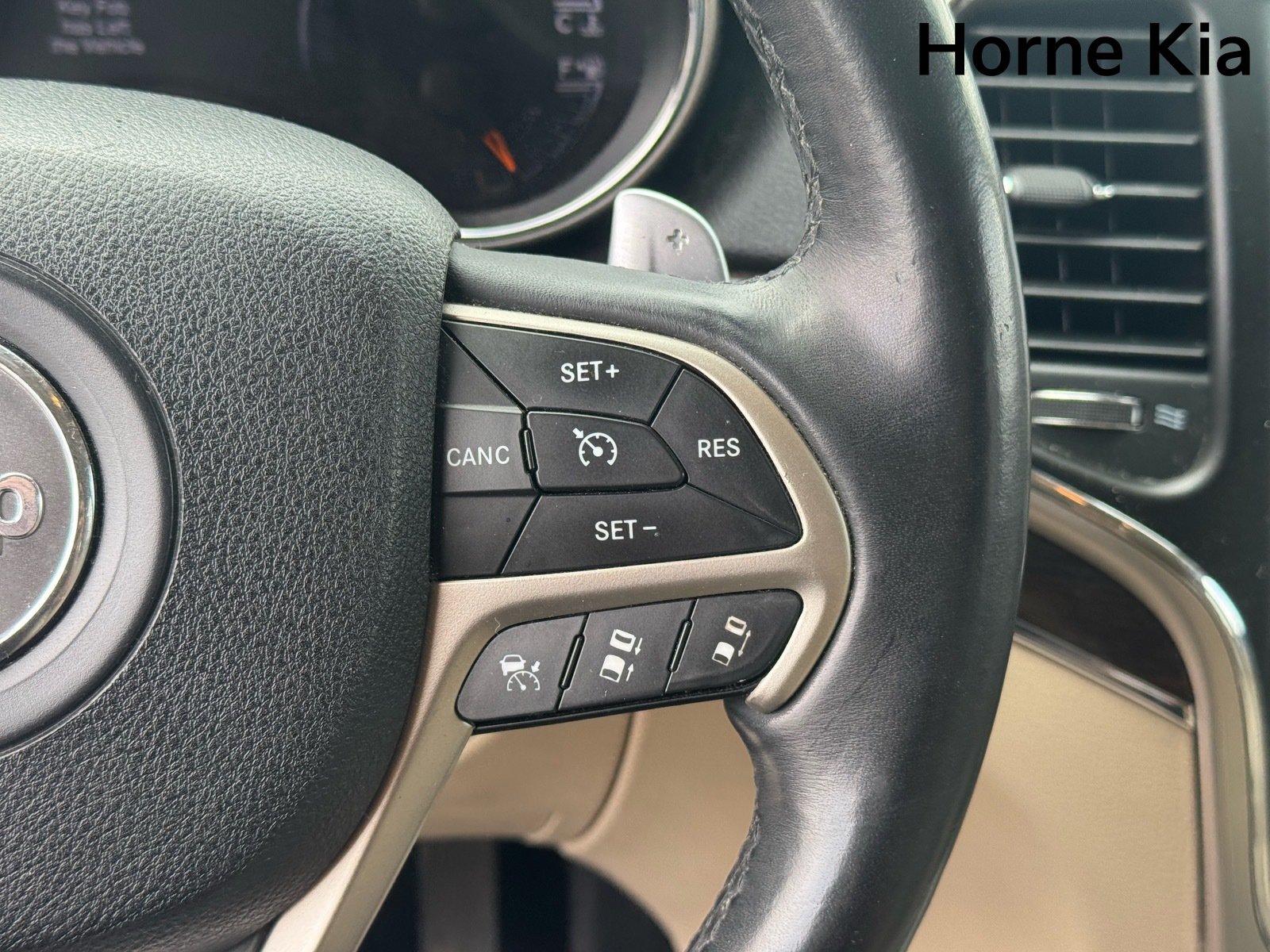 Used 2014 Jeep Grand Cherokee Limited w/ Luxury Group II AWD/4WD image 19