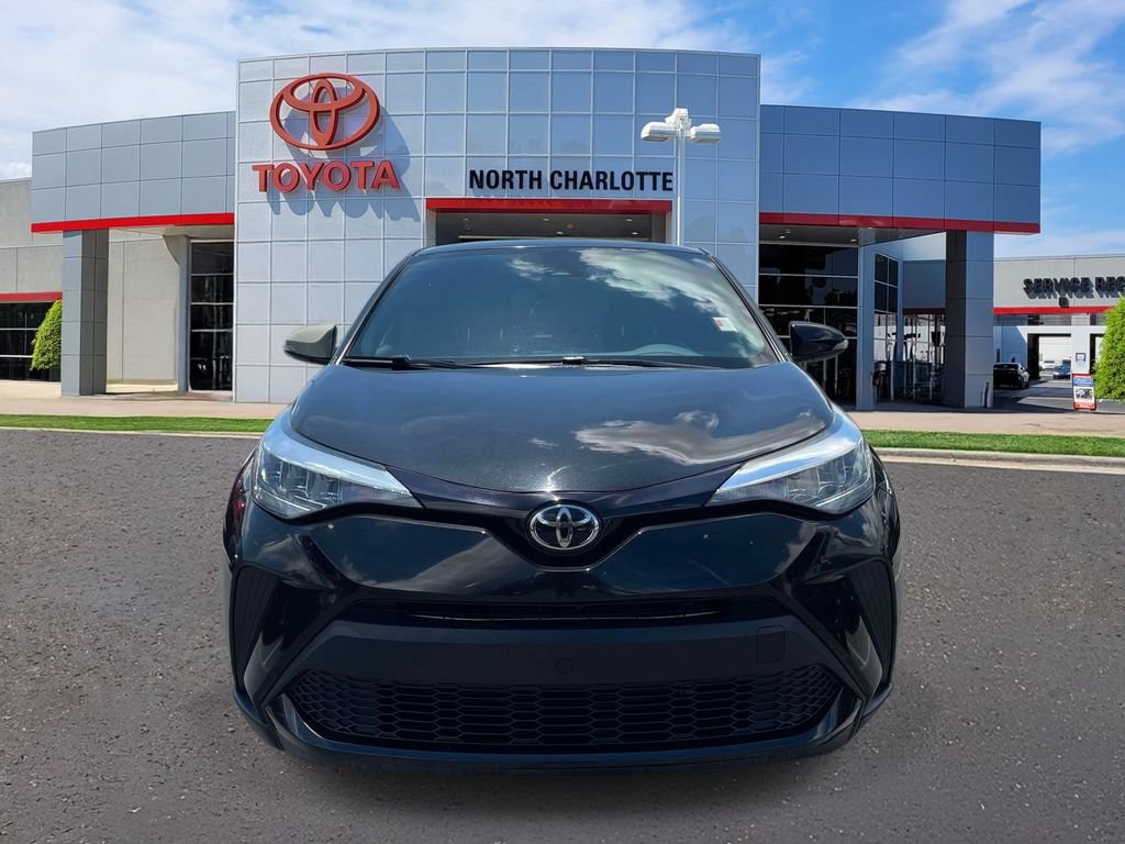 Used 2022 Toyota C-HR XLE FWD image 3