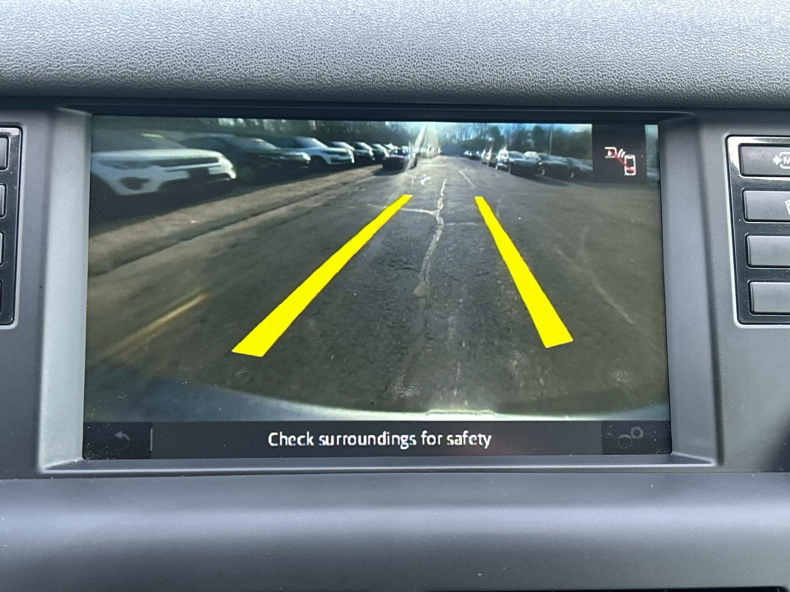 Used 2019 Land Rover Discovery Sport SE image 30