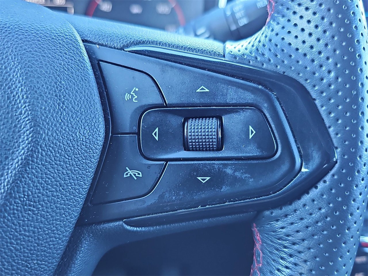 Certified 2023 Chevrolet TrailBlazer RS w/ Convenience Package image 18