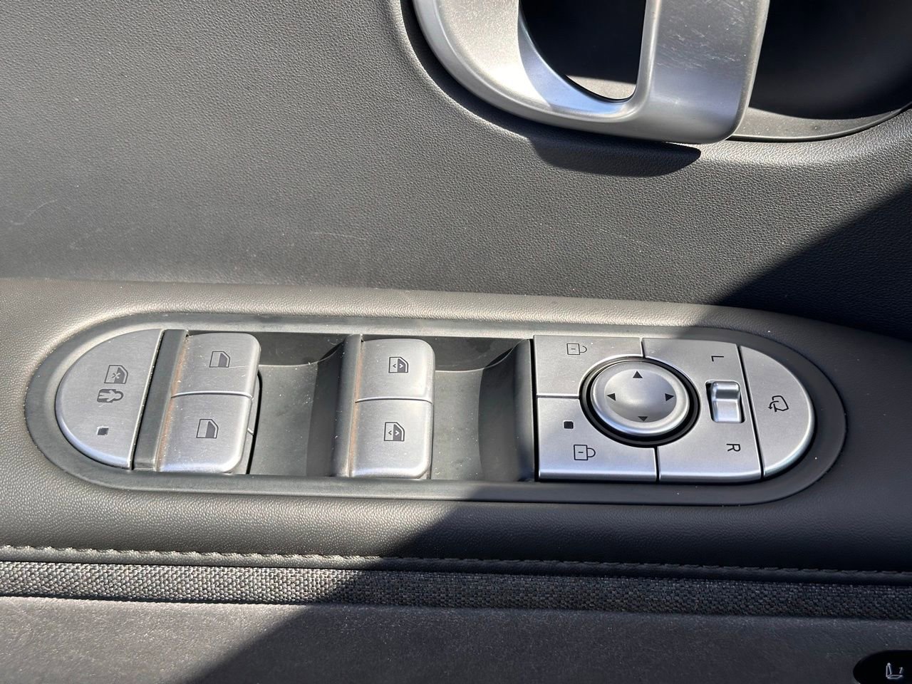 Used 2024 Hyundai Ioniq 5 Limited image 25