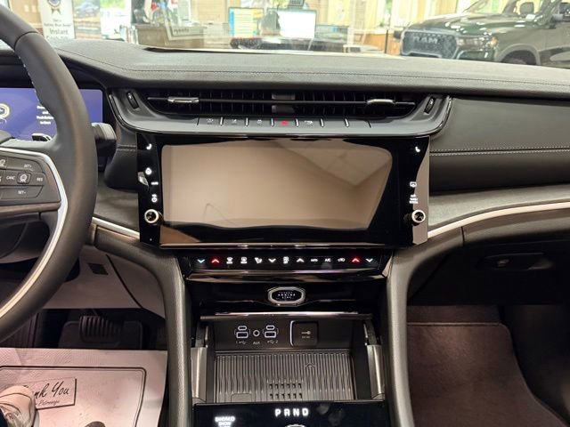 New 2026 Jeep Grand Cherokee L Limited w/ Luxury Tech Group II AWD/4WD image 18