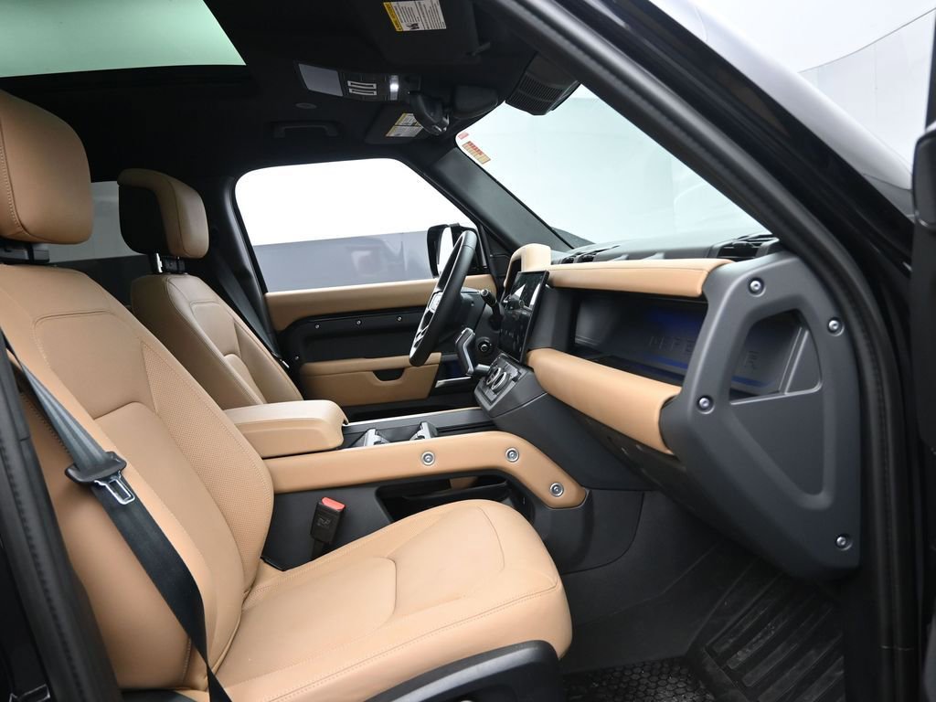 Used 2026 Land Rover Defender 110 X-Dynamic SE image 32