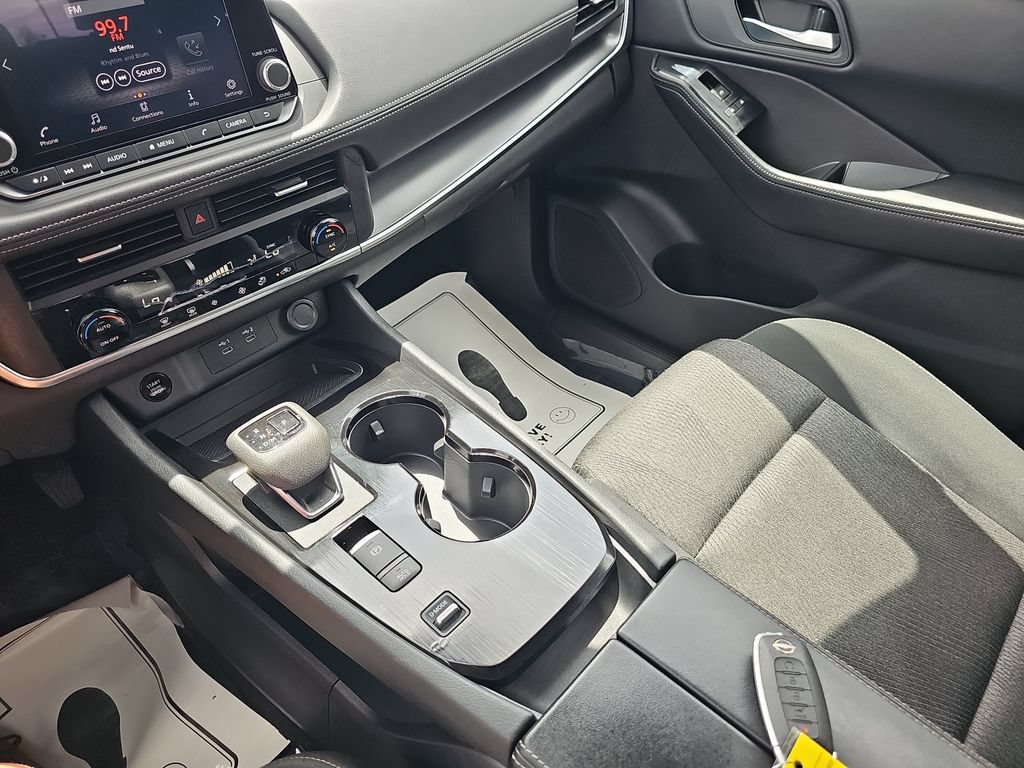 Used 2025 Nissan Rogue SV FWD image 24