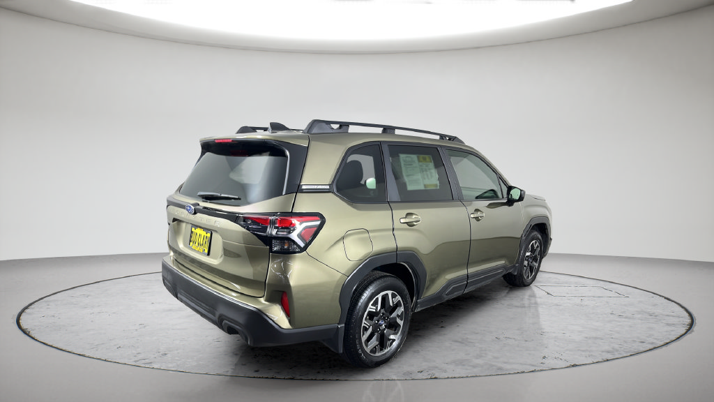 Used 2025 Subaru Forester Premium AWD/4WD image 7