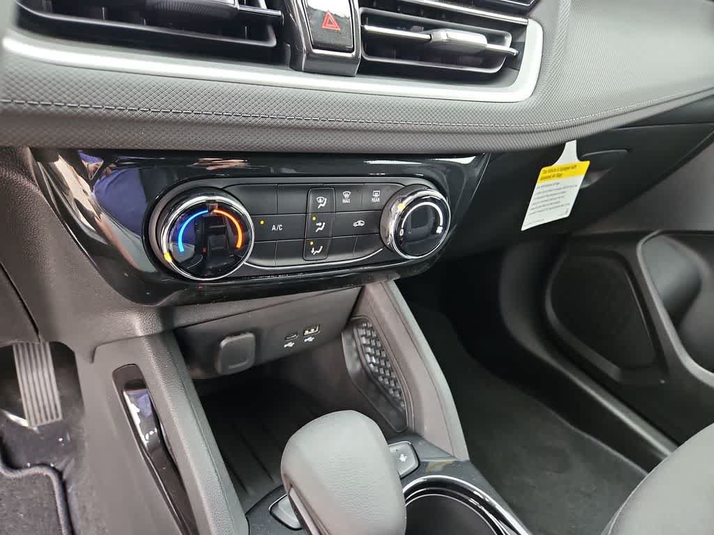 Used 2025 Chevrolet TrailBlazer LT FWD image 28