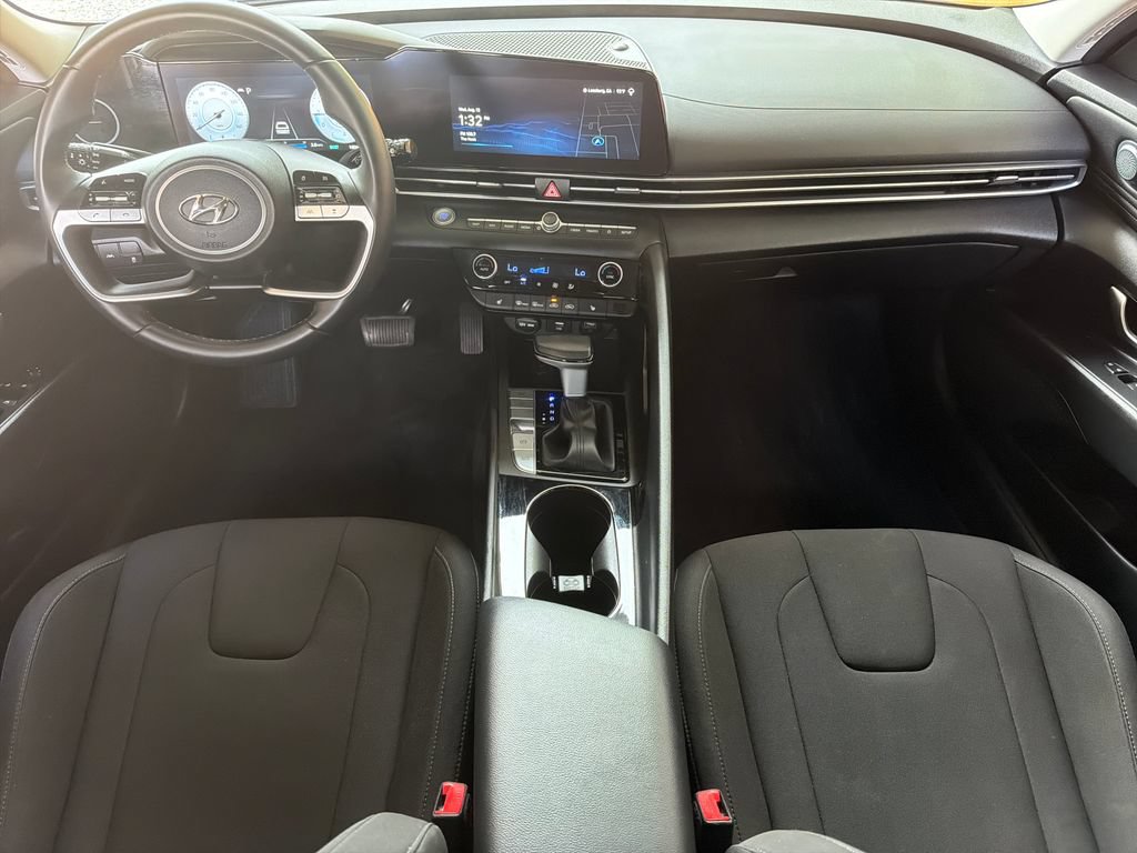 Used 2023 Hyundai Elantra SEL w/ Convenience Package FWD image 22