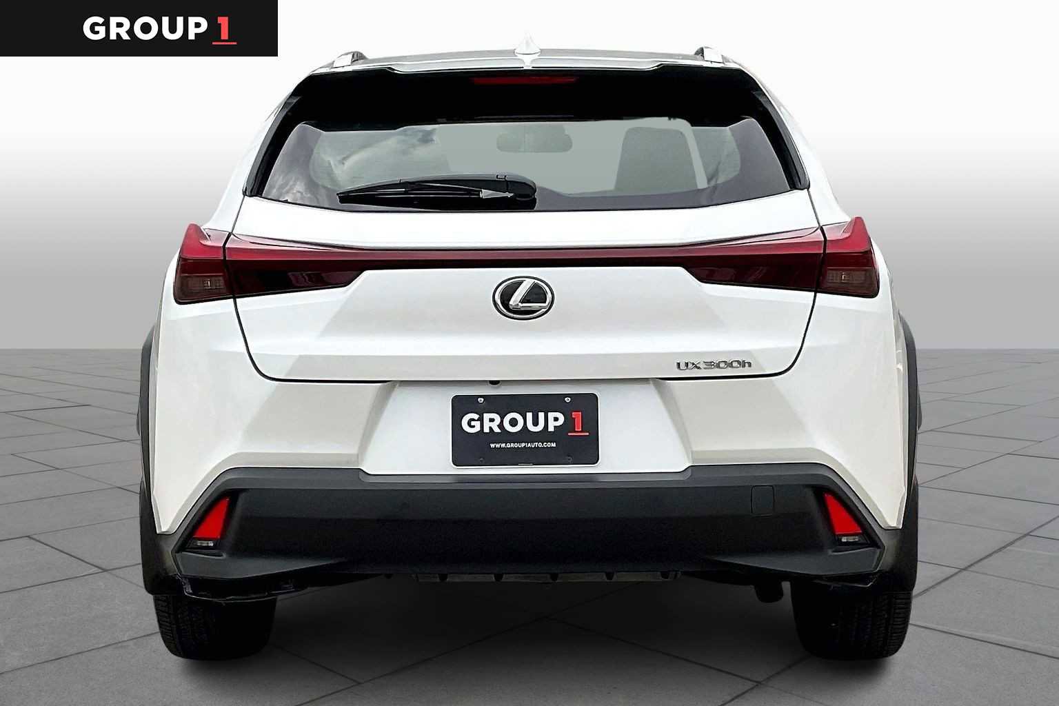 Certified 2025 Lexus UX 300h FWD image 4