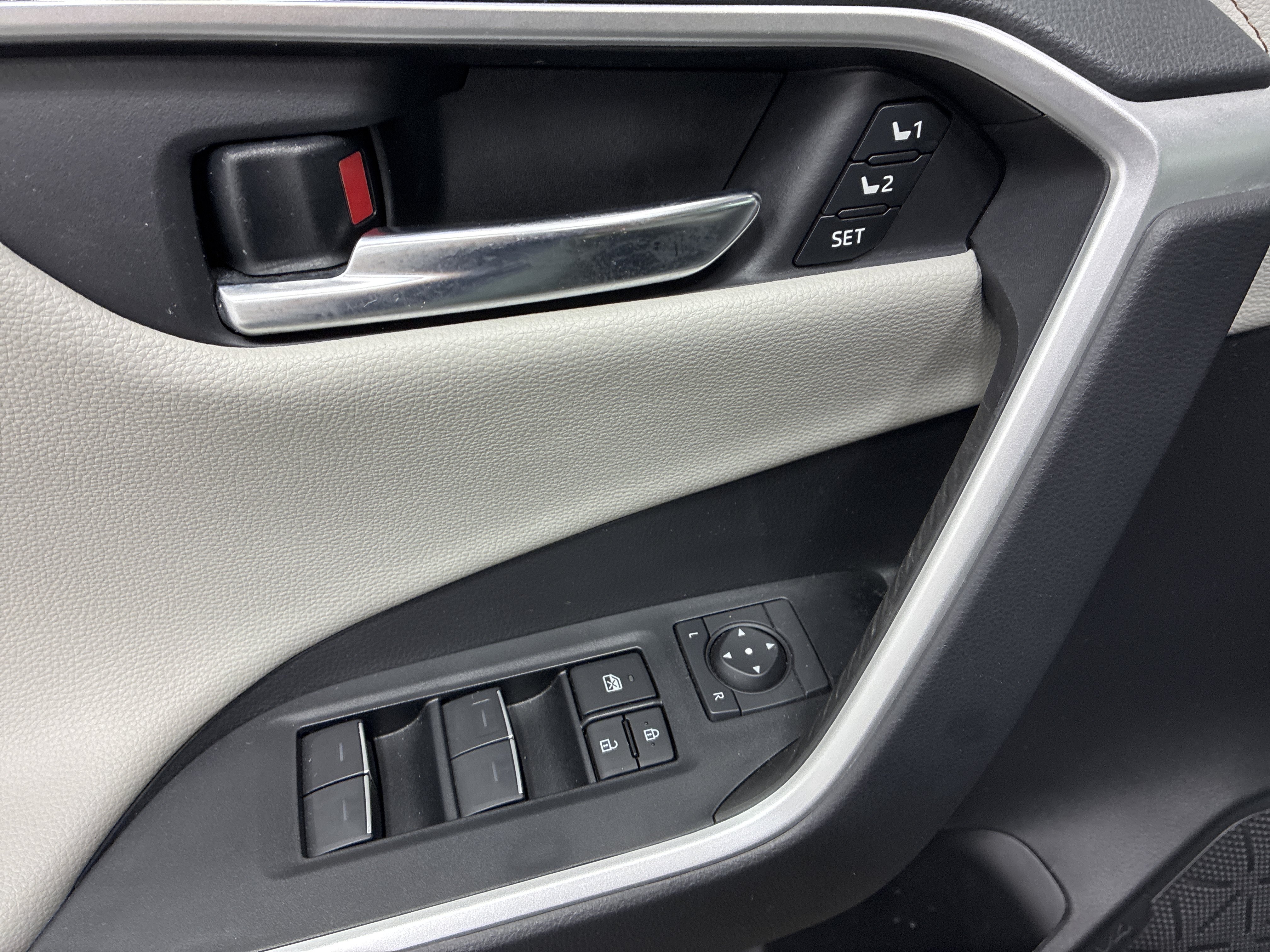 Used 2024 Toyota RAV4 Limited w/ Weather Package AWD/4WD image 18