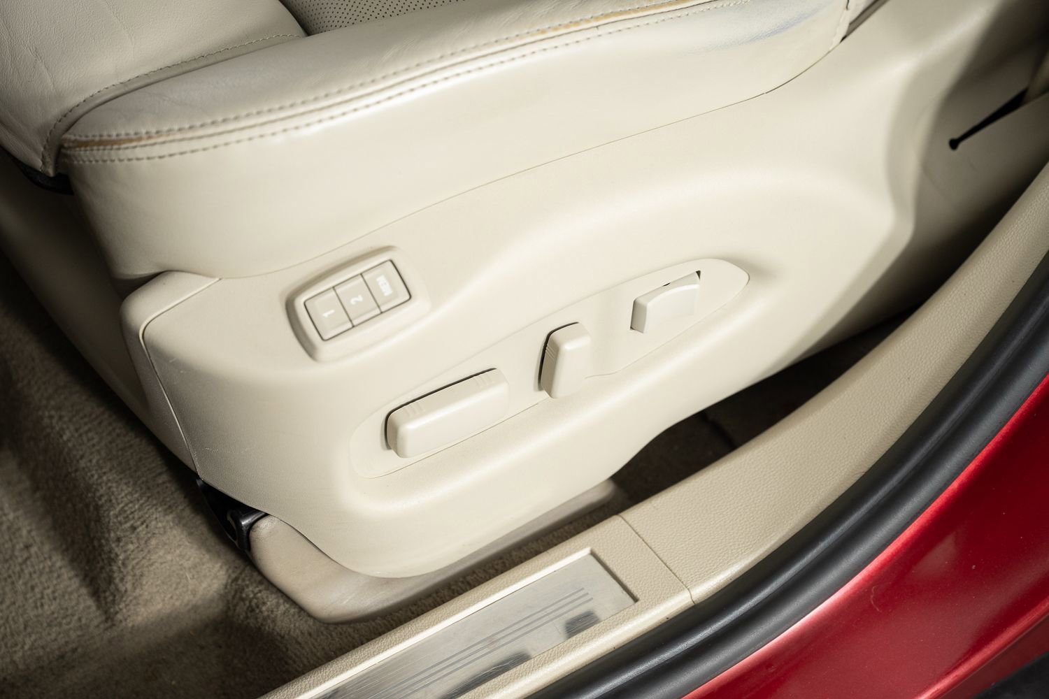 Used 2013 Cadillac SRX Luxury w/ Driver Awareness Package image 16