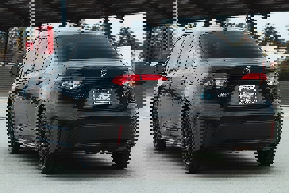 Used 2021 Toyota Corolla LE image 6