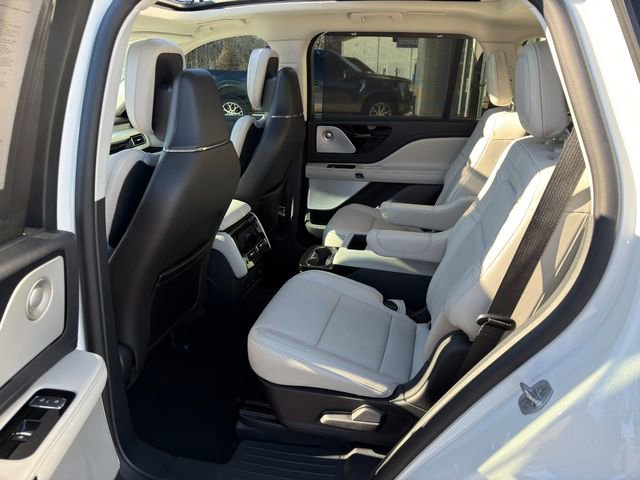 Used 2025 Lincoln Aviator Reserve w/ Equipment Group 201A image 17
