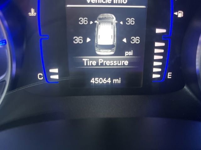 Used 2022 Chrysler Voyager LX image 34