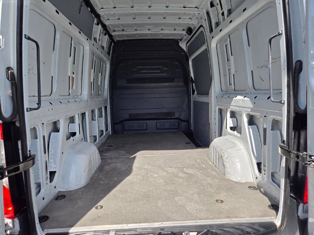 Used 2025 Mercedes-Benz Sprinter 2500 image 14