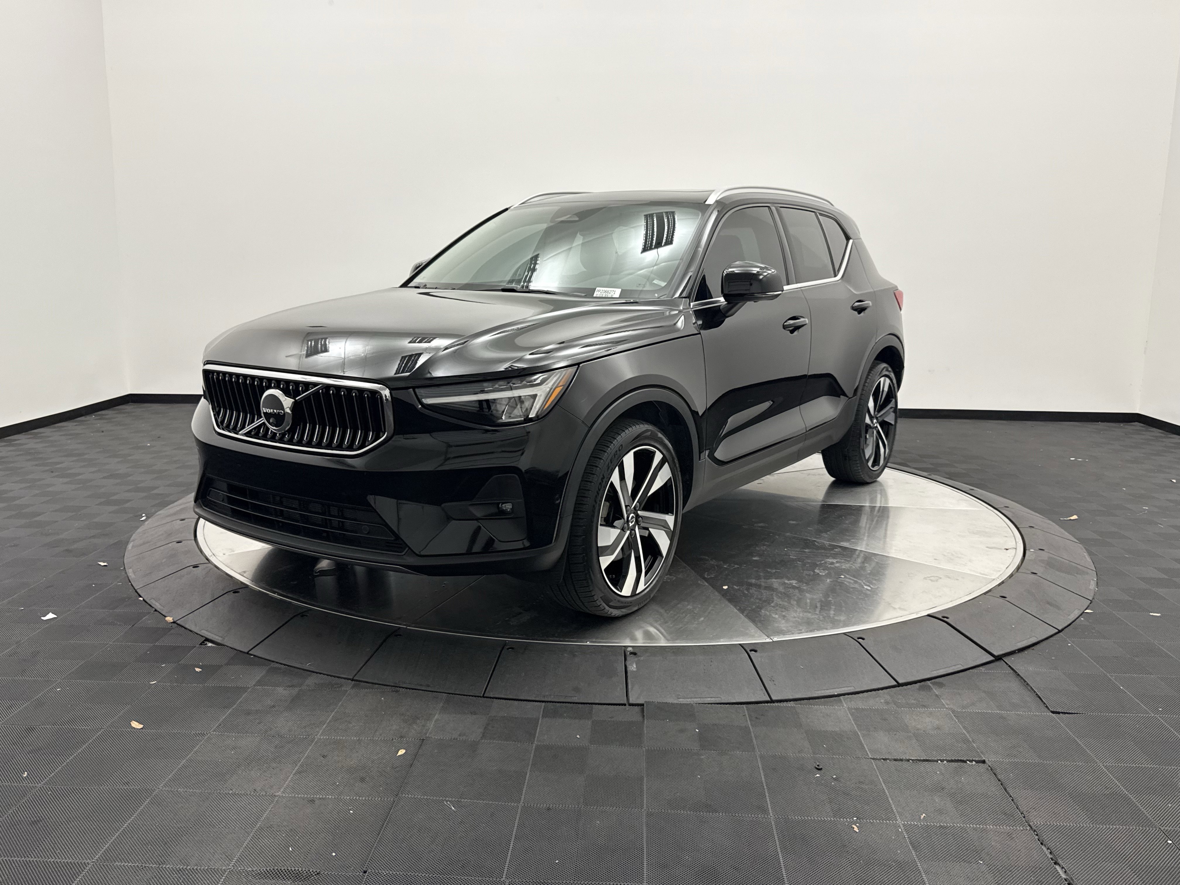 Certified 2023 Volvo XC40 B5 Plus w/ Protection Package Premier AWD/4WD image 3