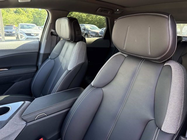 Certified 2025 Cadillac Optiq Sport 1 image 21