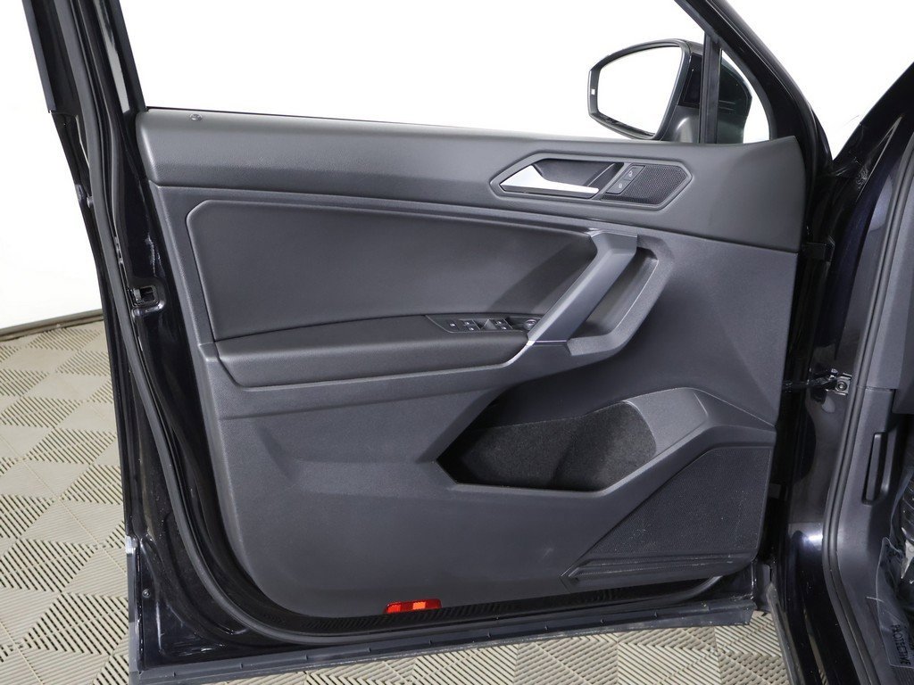 Used 2020 Volkswagen Tiguan SE image 21