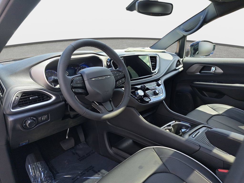 New 2027 Chrysler Pacifica Limited AWD/4WD image 18
