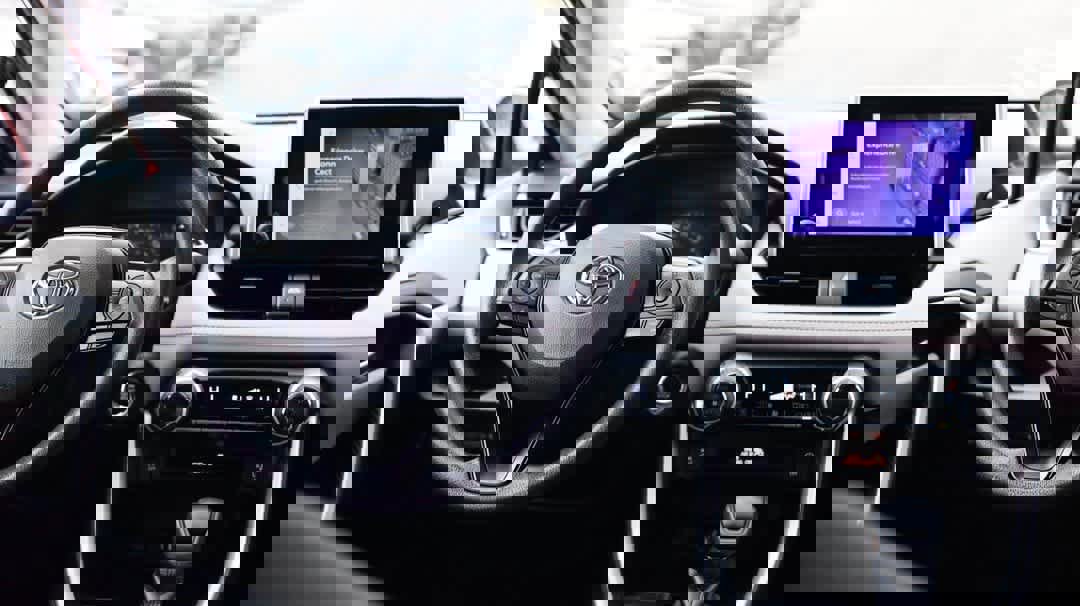 Used 2023 Toyota RAV4 XLE image 19