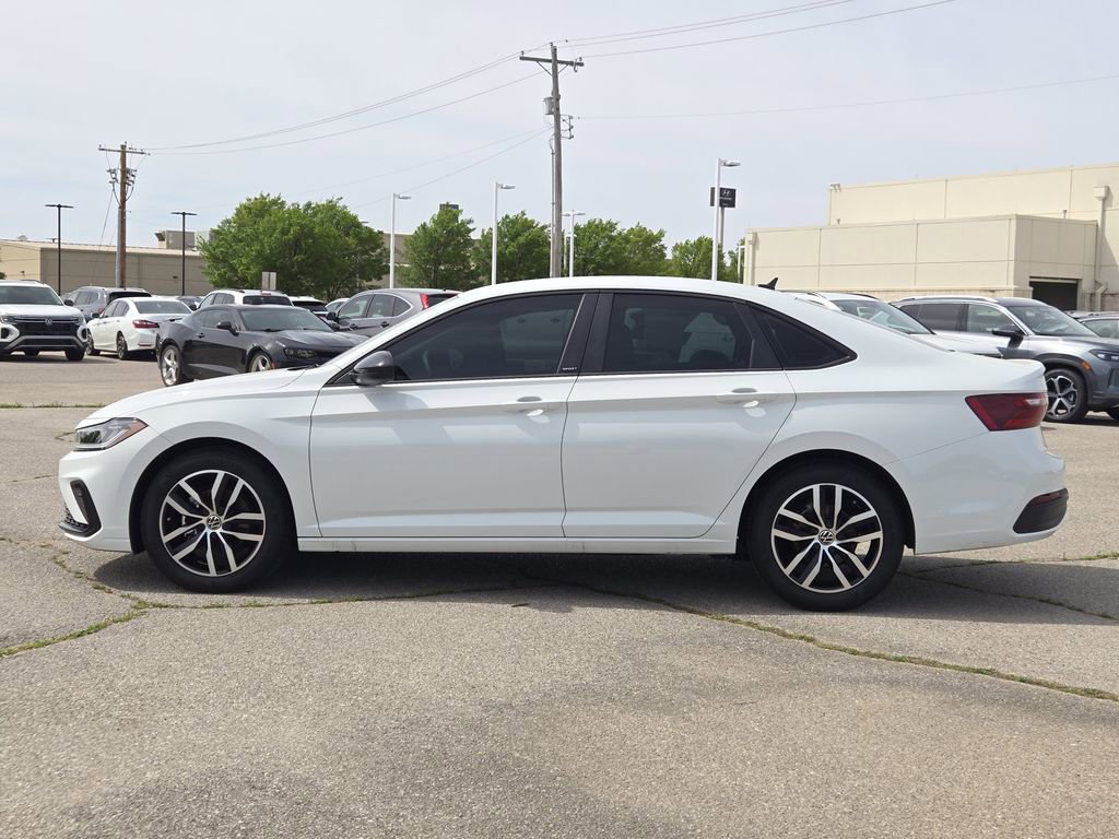 Used 2025 Volkswagen Jetta Sport image 4