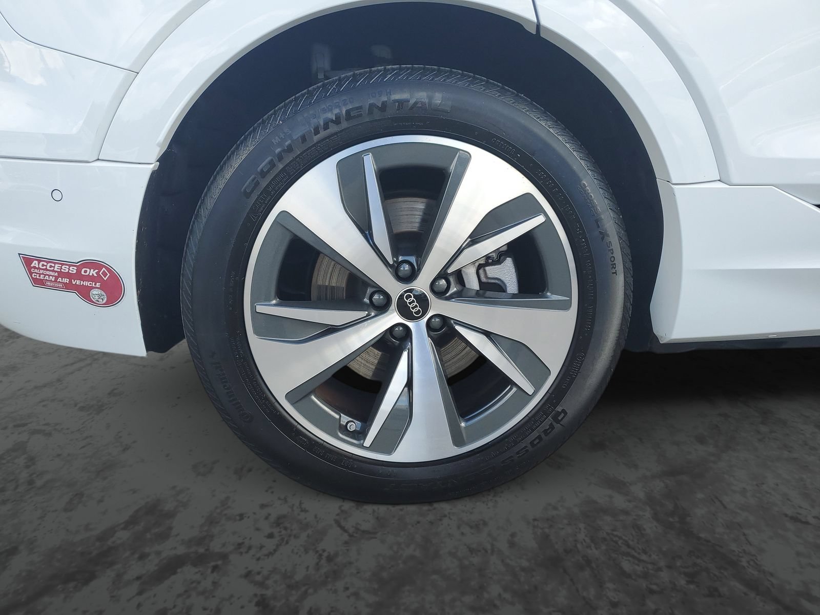 Used 2024 Audi Q8 e-tron Premium Plus w/ Premium Plus Package AWD/4WD image 5