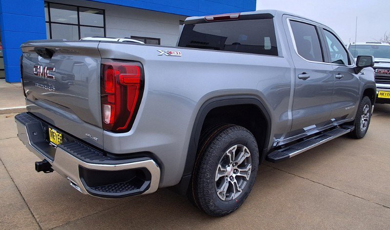 New 2026 GMC Sierra 1500 SLE image 8