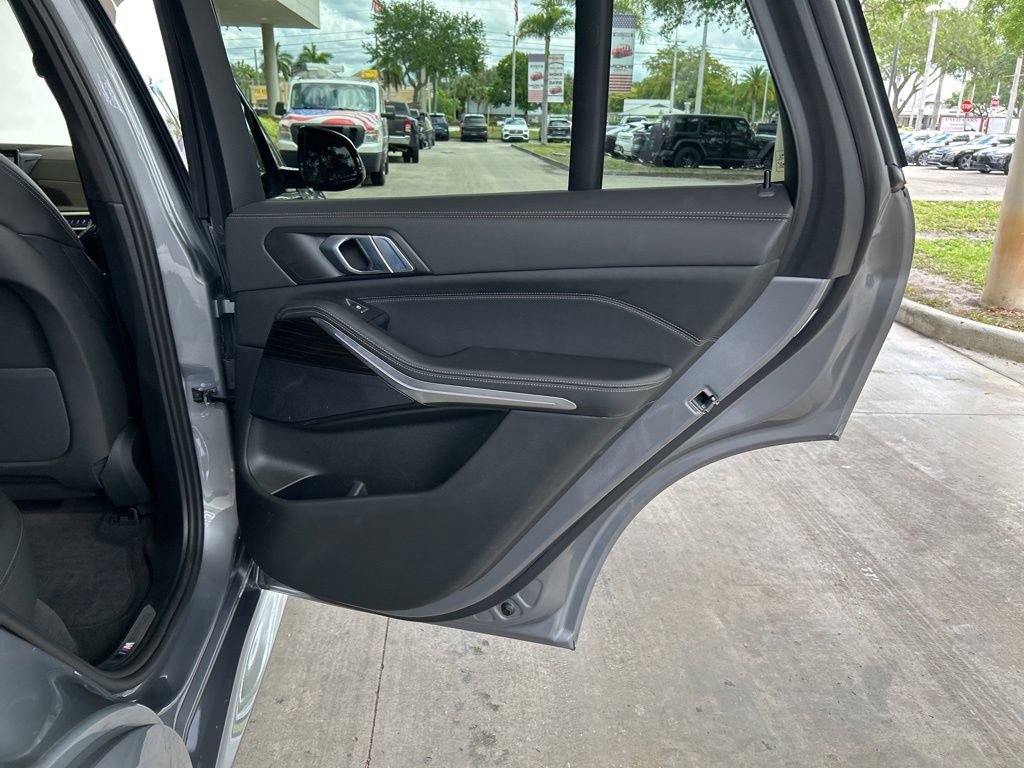 Used 2025 BMW X5 xDrive40i w/ M Sport Package image 35