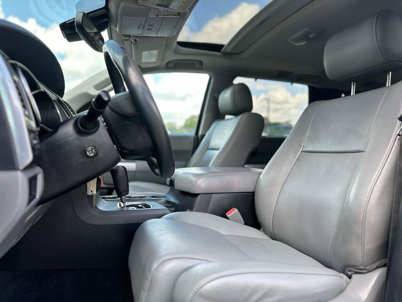 Used 2018 Toyota Sequoia Limited w/ Safety & Convenience Package AWD/4WD image 9
