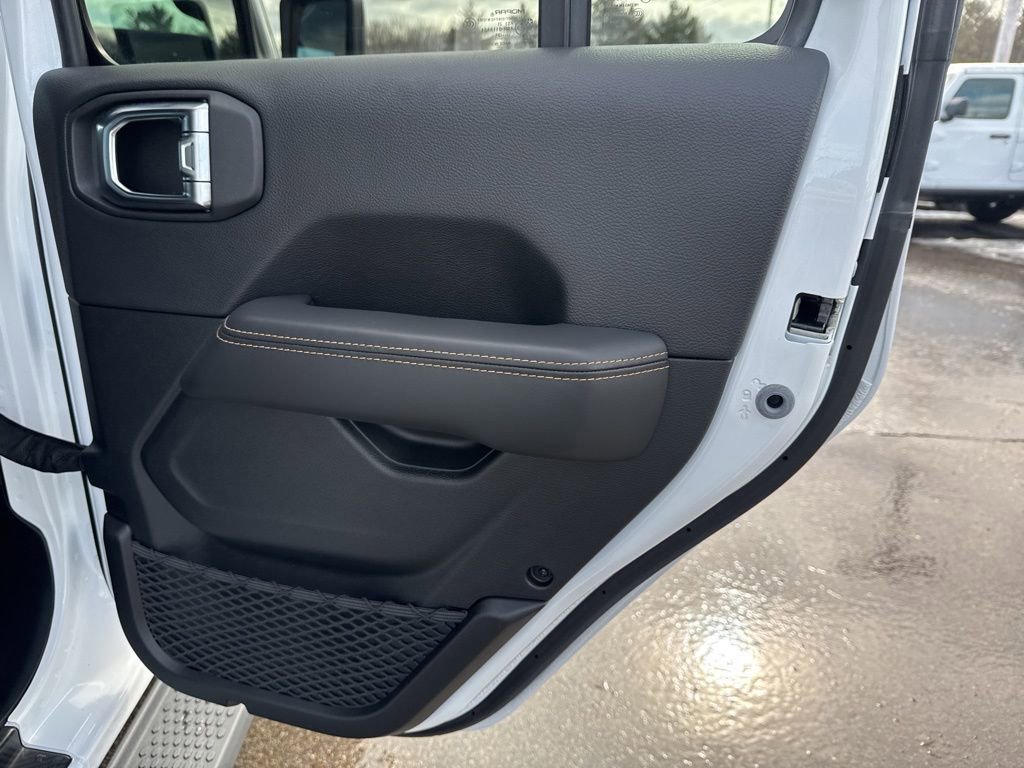 Certified 2025 Jeep Wrangler Sahara AWD/4WD image 27