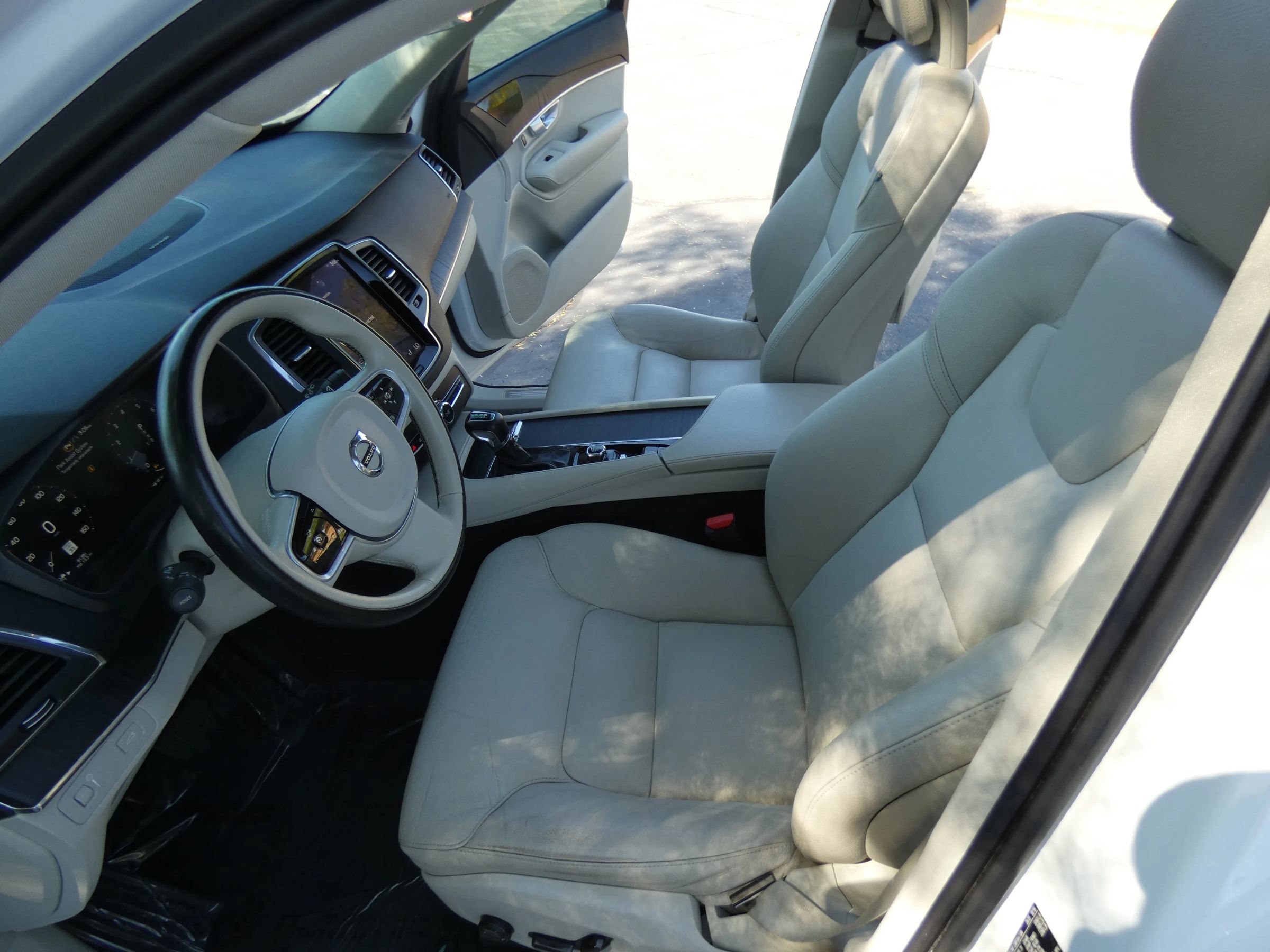 Used 2020 Volvo XC90 T6 Momentum image 61